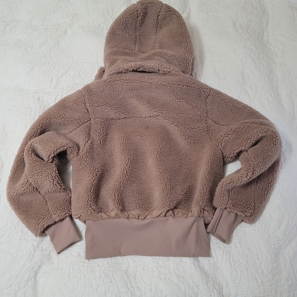 ALO Yoga Foxy Sherpa Bomber Jacket NWT in Chai Latre - Picture 2 of 8